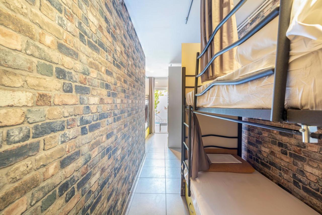 Hostel Casa Barcelo Camp Nou Barcelona *