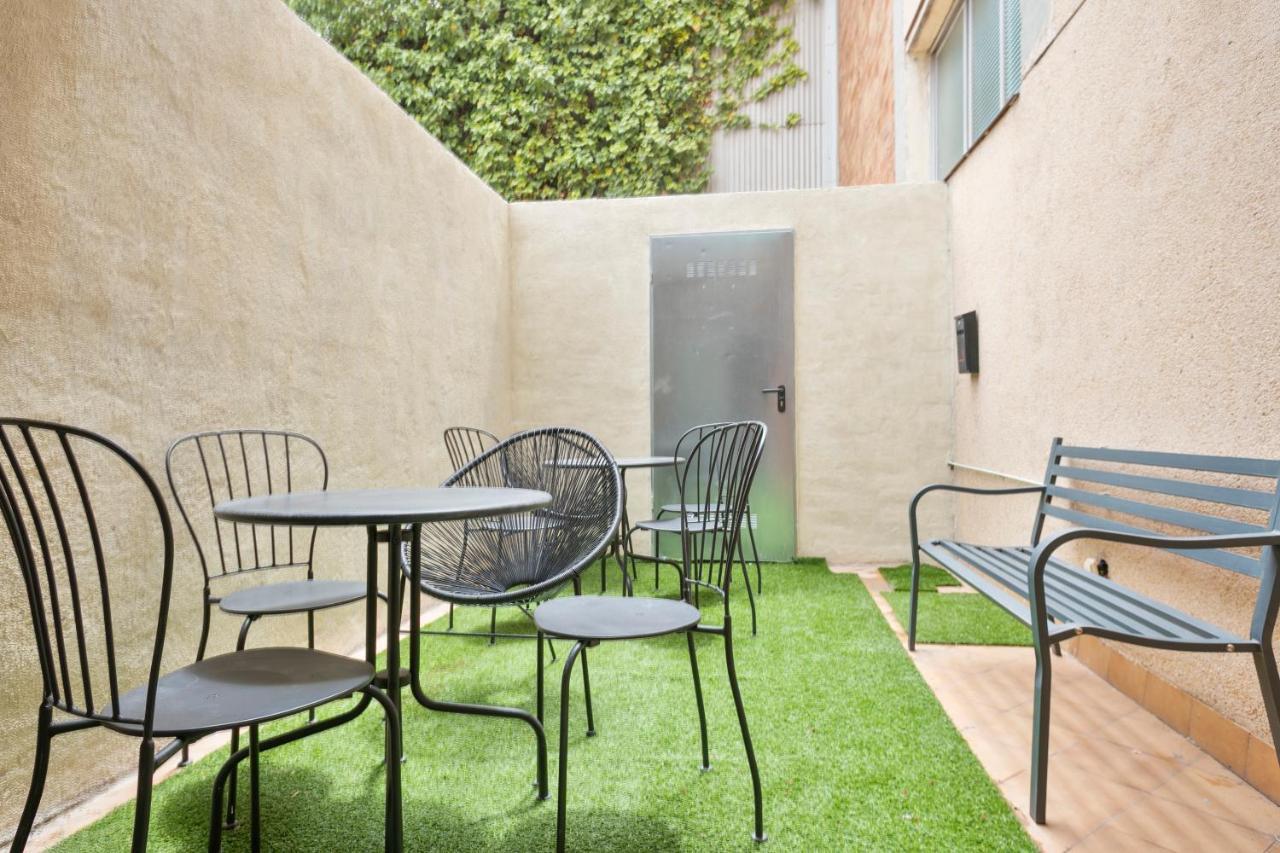 Casa Barcelo Camp Nou Barcelona Hostel *