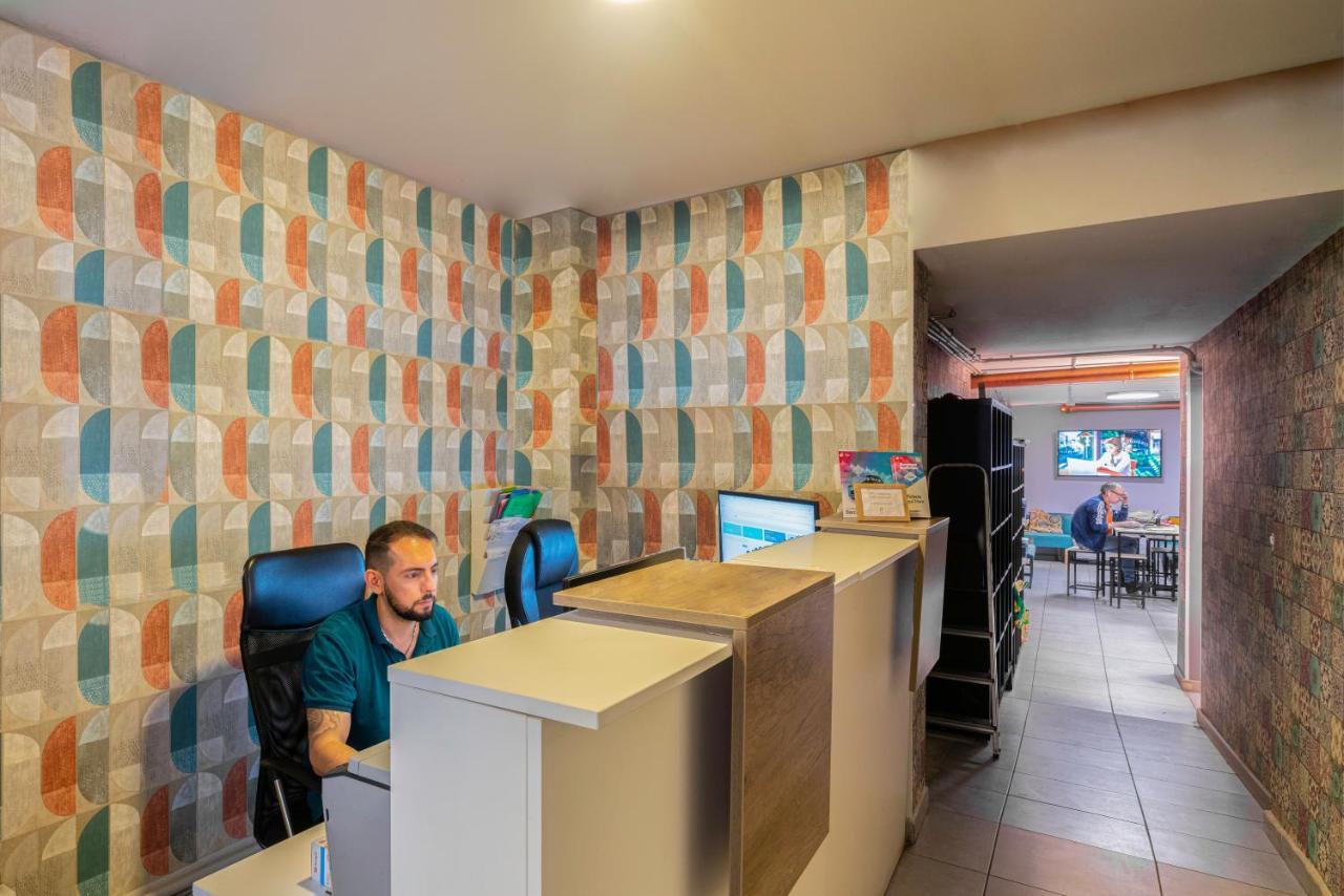 Casa Barcelo Camp Nou Barcelona Hostel *